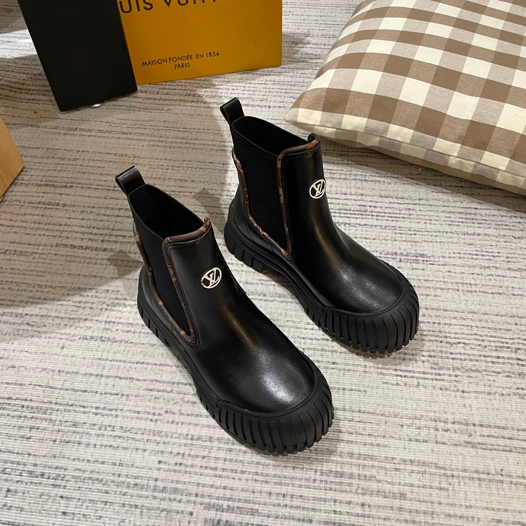 1JE8ZDE Stylish leather boots