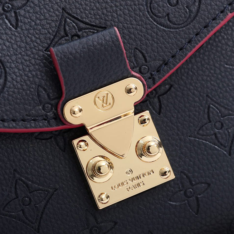 AE92BDE Stylish leather bag