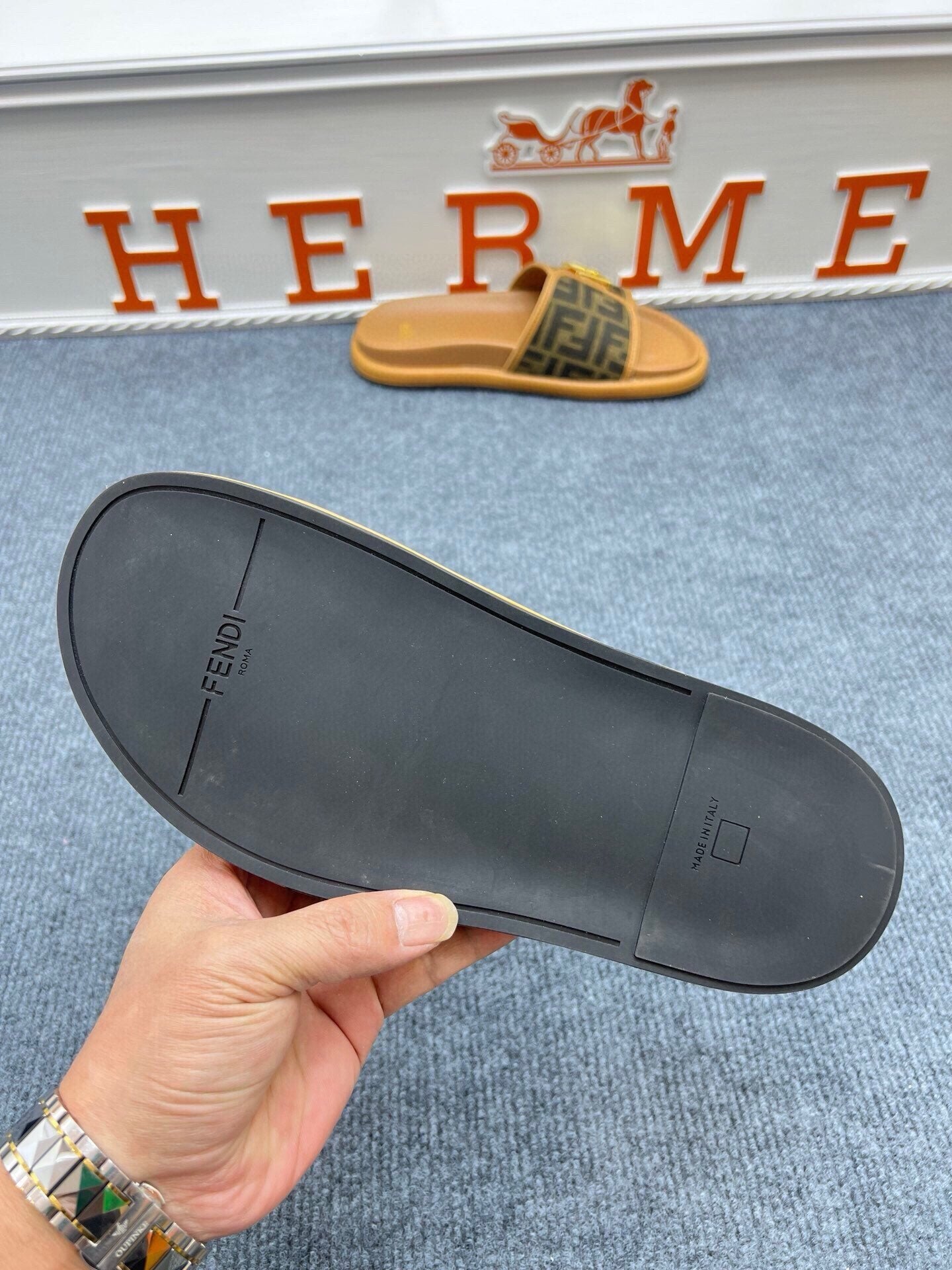 54F37ZDE Stylish slippers