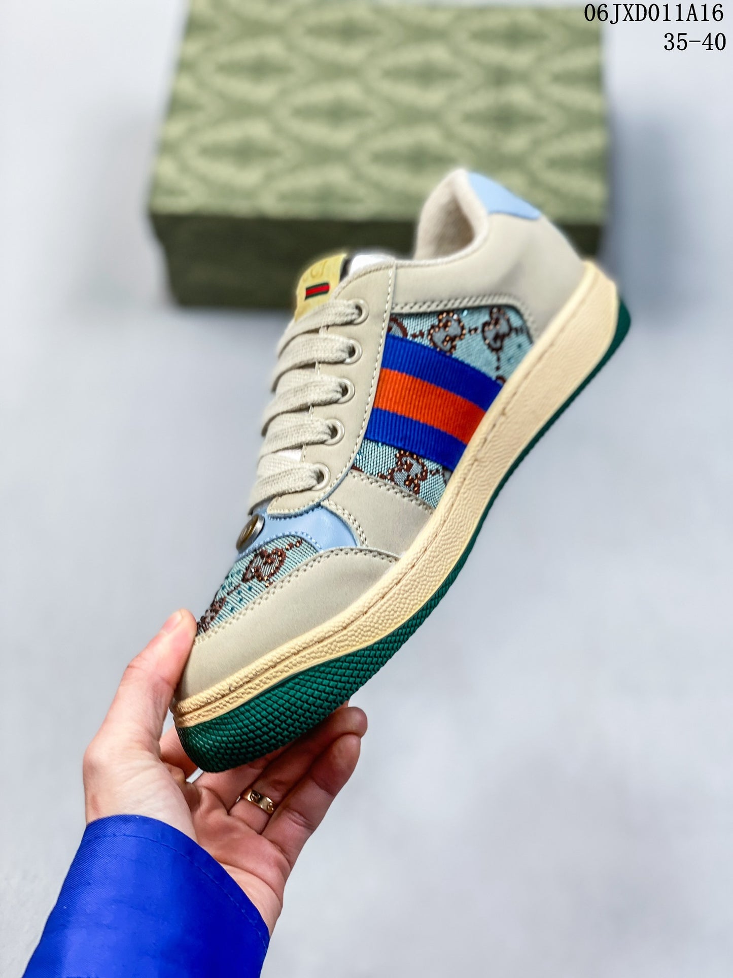 4YB60ZDE Stylish Sneakers