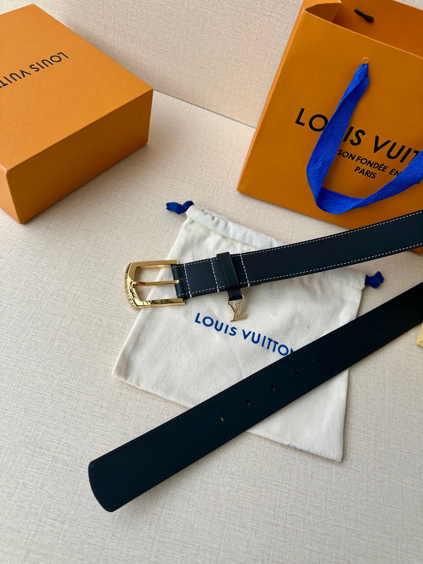 1WE161PDE Stylish High quality belt With full package