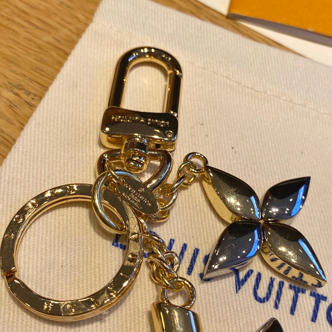 1E18ADE Stylish Keychains