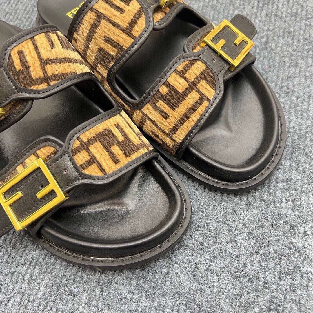 54F38ZDE Stylish slippers