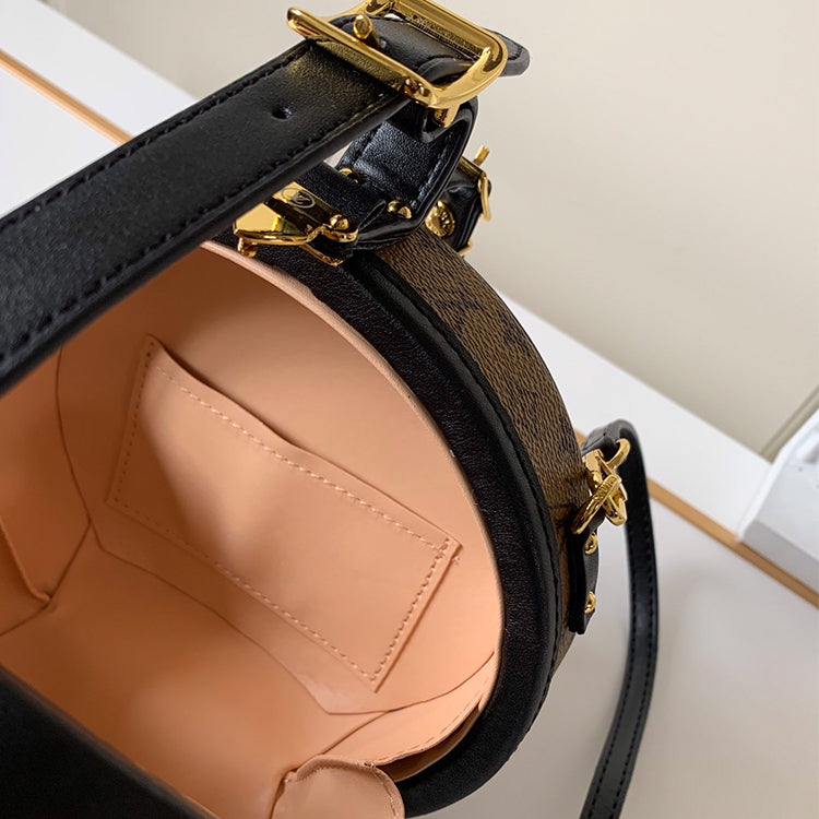 1E14BDE Stylish leather bag