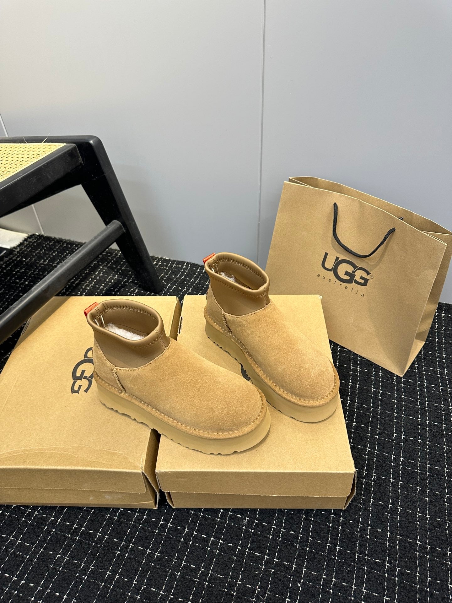 1LU8ZDE Stylish snow boots