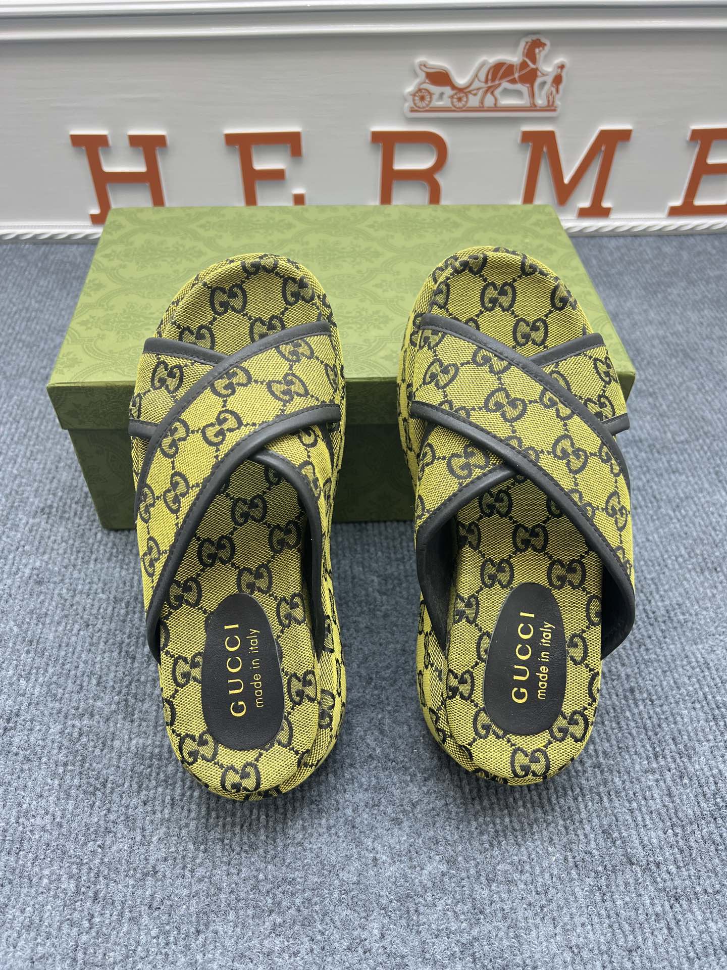 5YB69ZDE Stylish Slippers