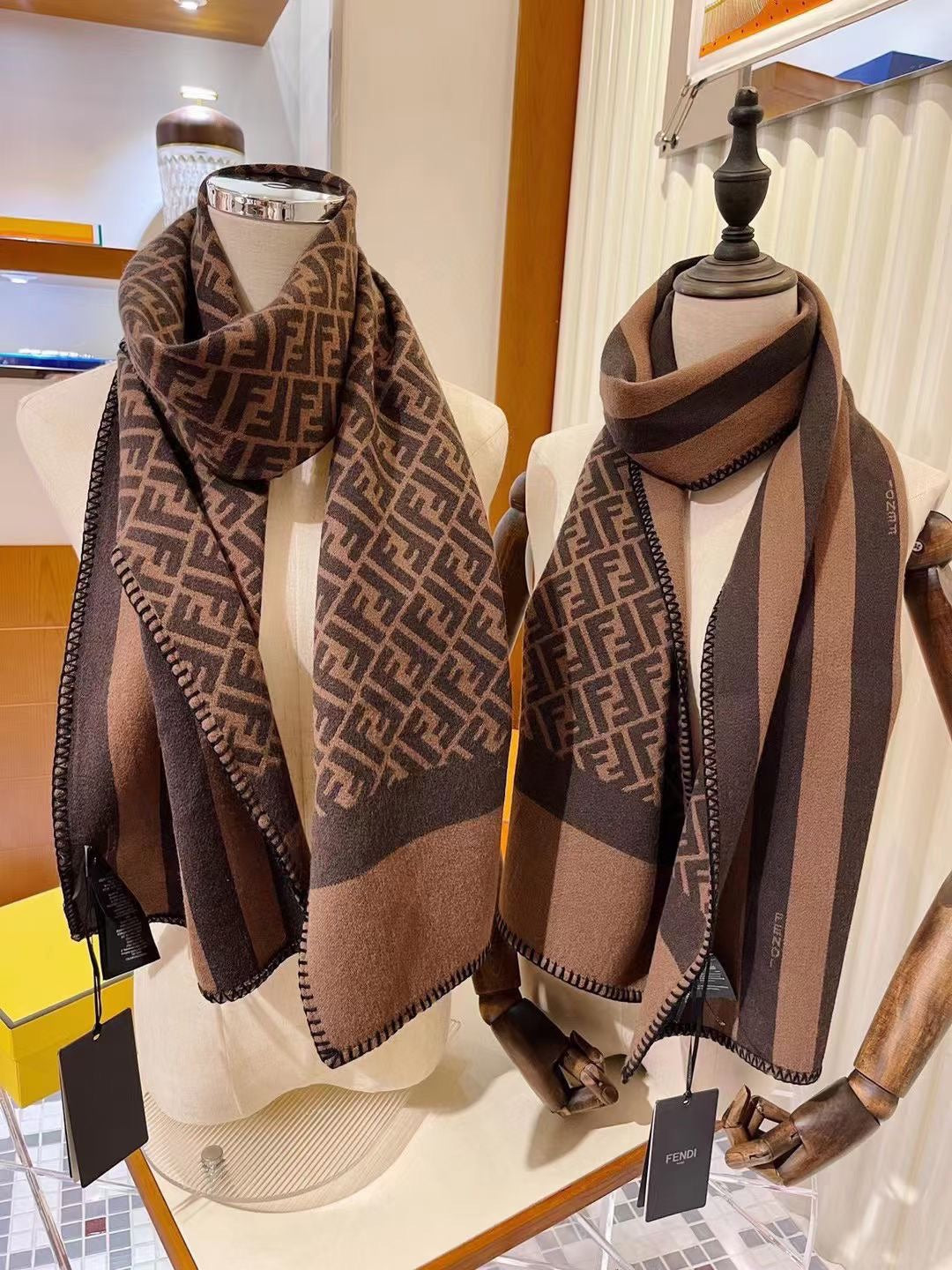 175RF17WDE Stylish Winter Scarves