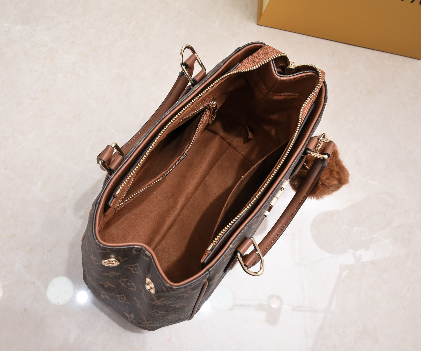 165NE102BDE Stylish leather bag