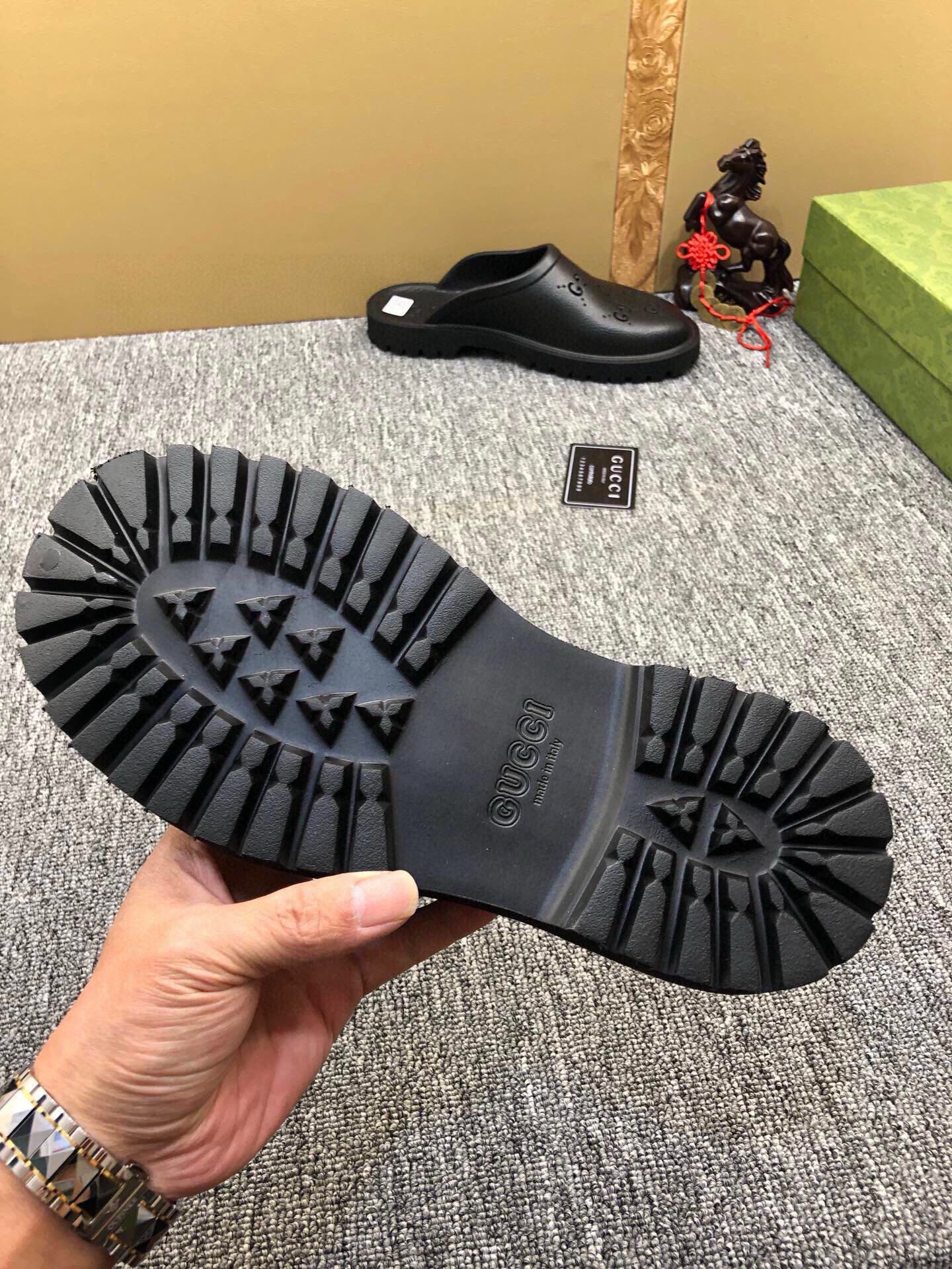54B26ZDE Stylish slippers