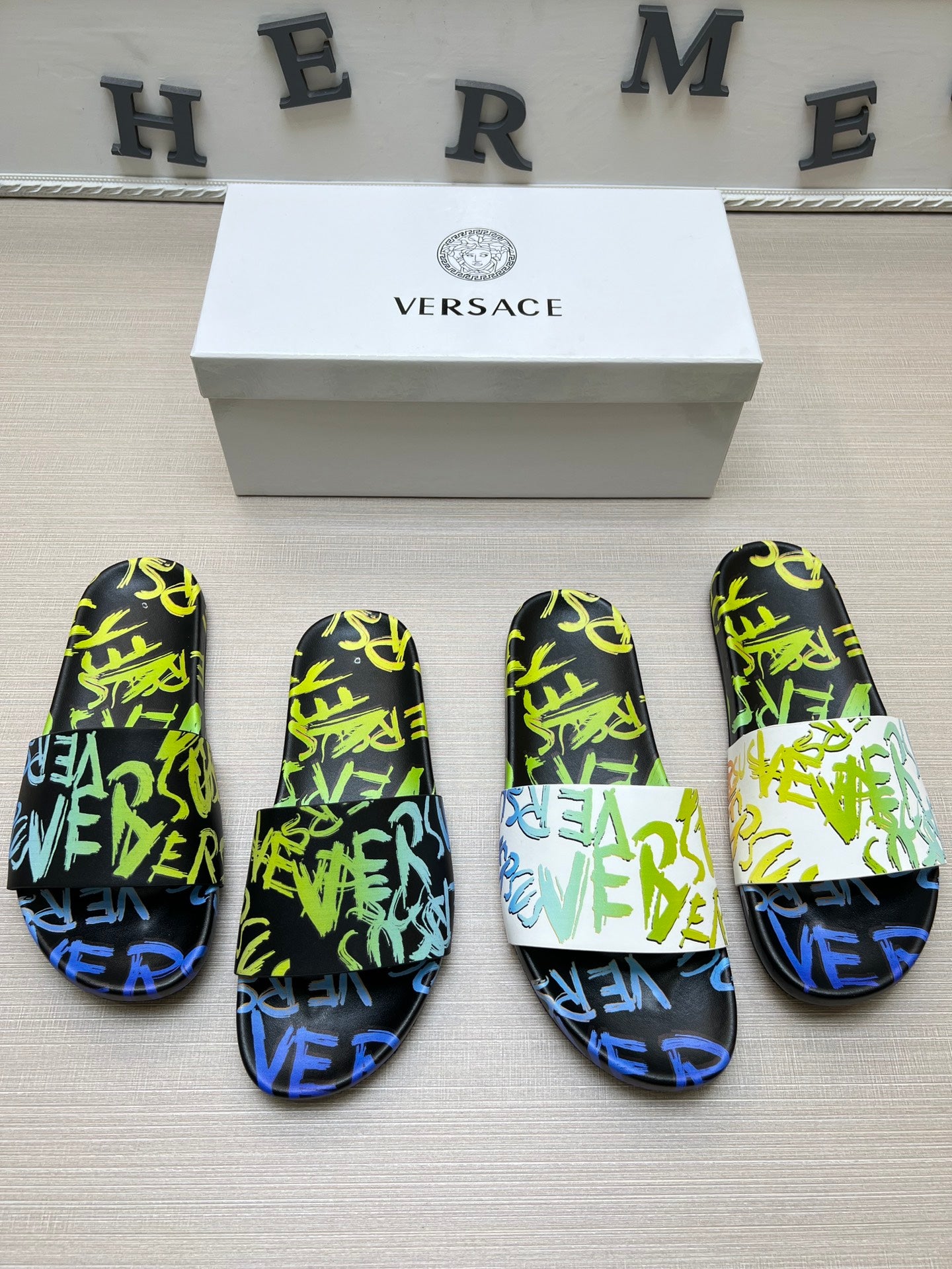 54V94ZDE Stylish slippers