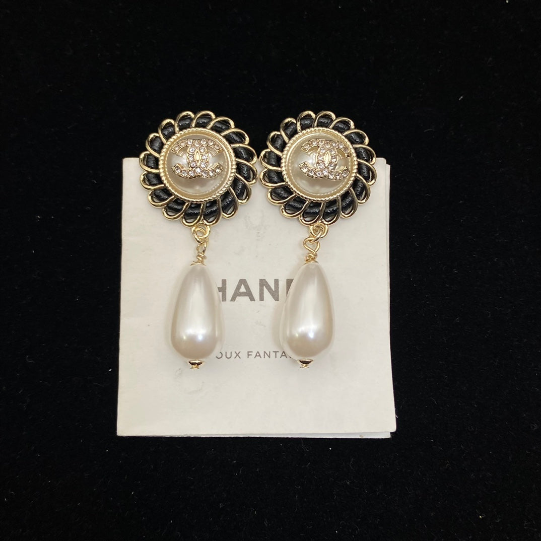 14C681EDE Stylish Earrings