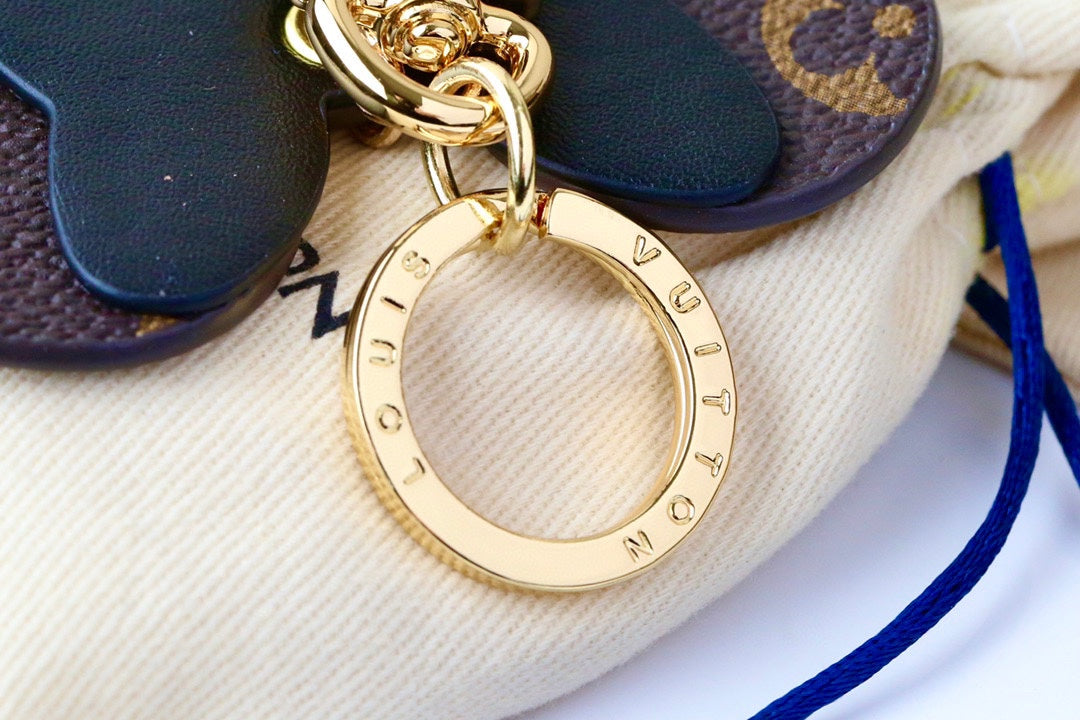3RE13ADE Stylish key closure