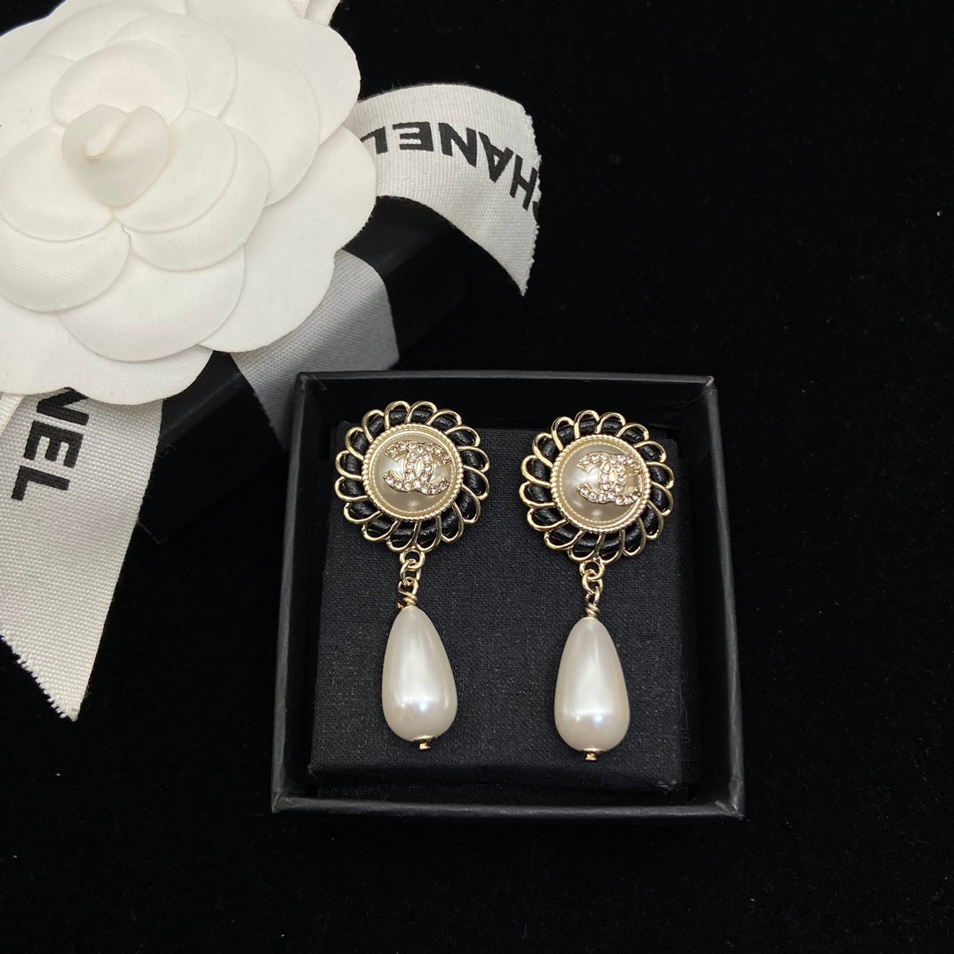 14C681EDE Stylish Earrings