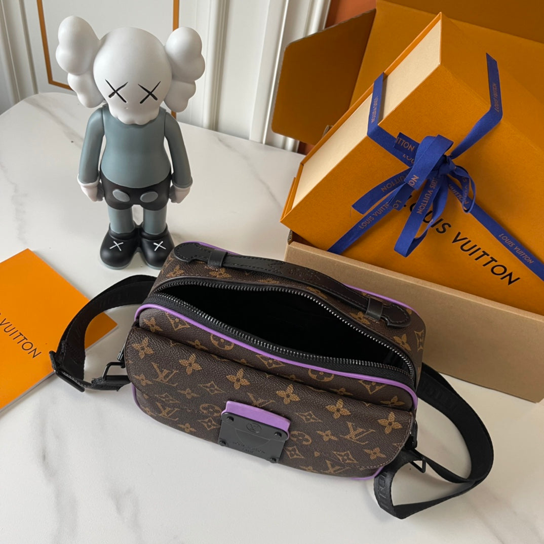 2WE38BDE Stylish leather bag