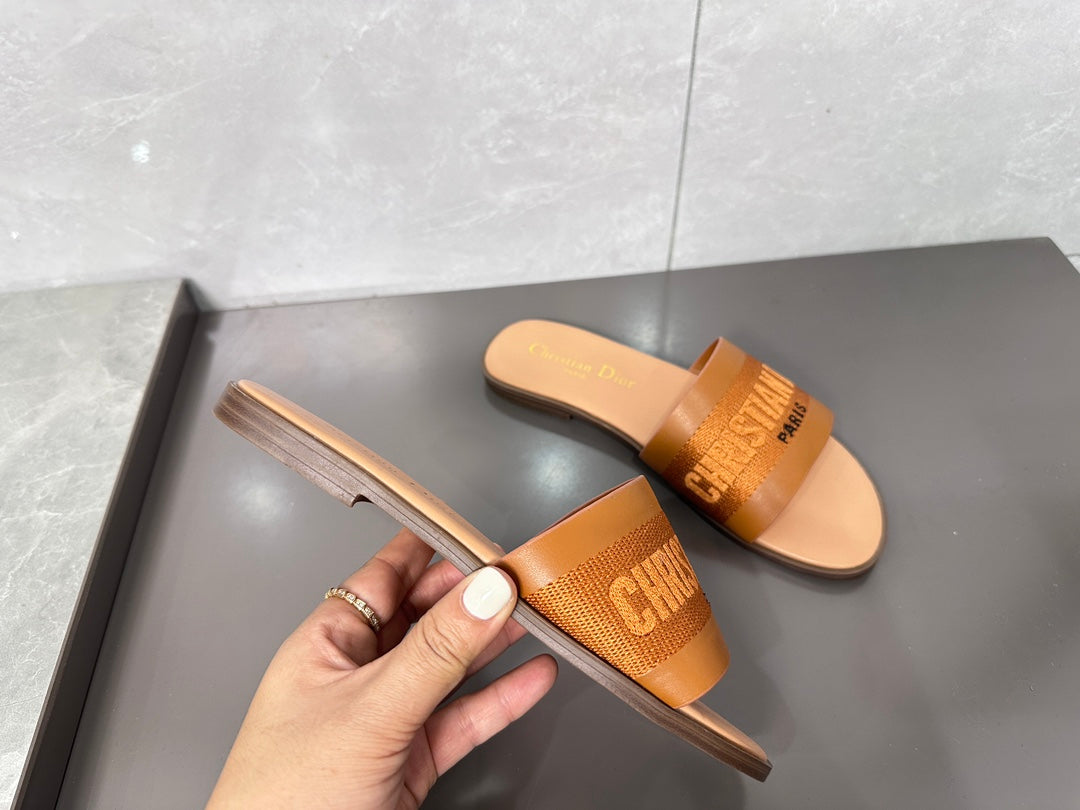 14D32ZDE Stylish slippers