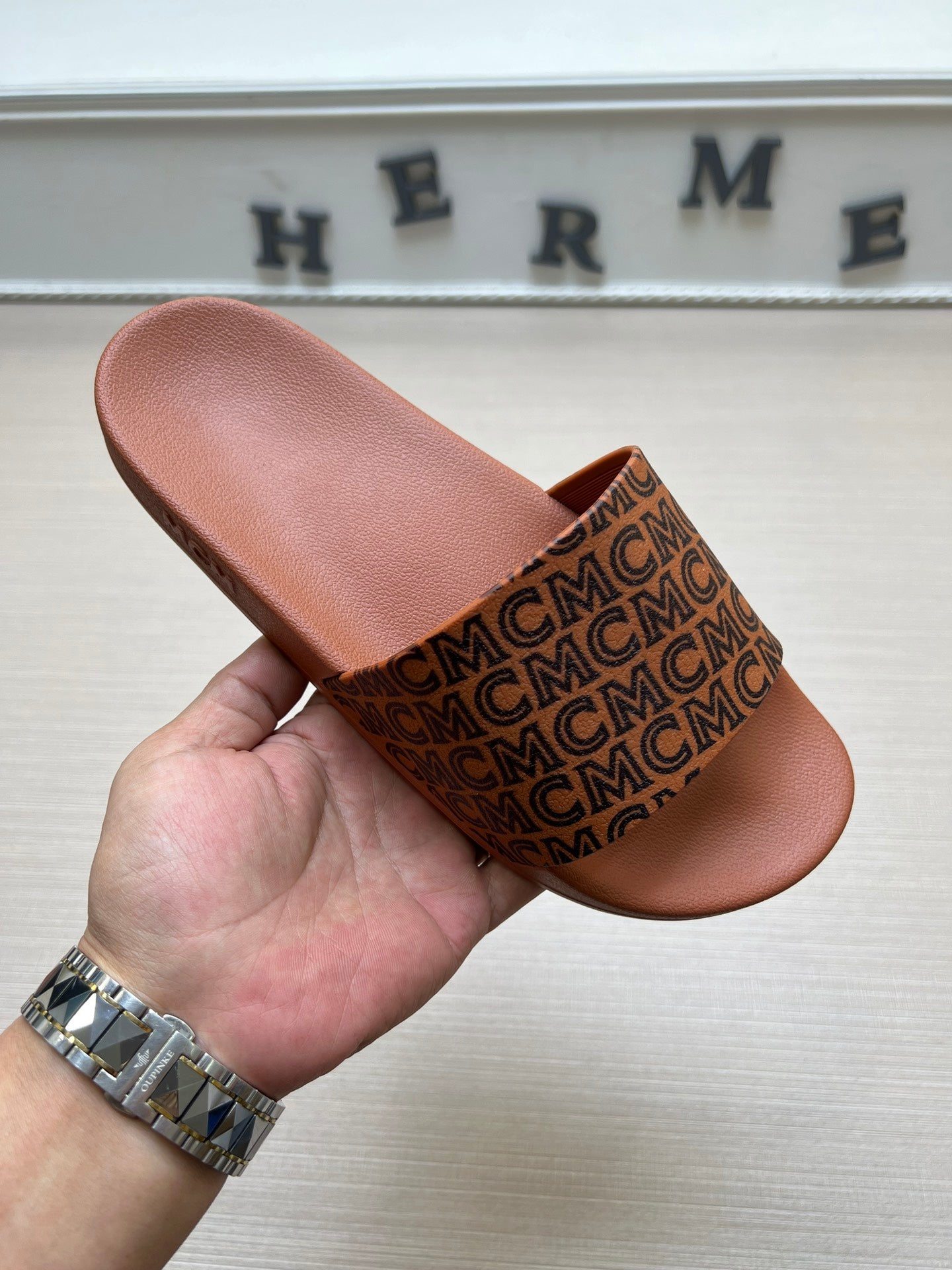 54M45ZDE Stylish slippers