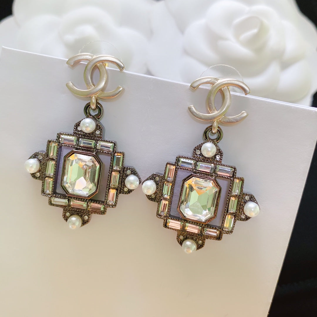 14C50EDE Stylish Earrings