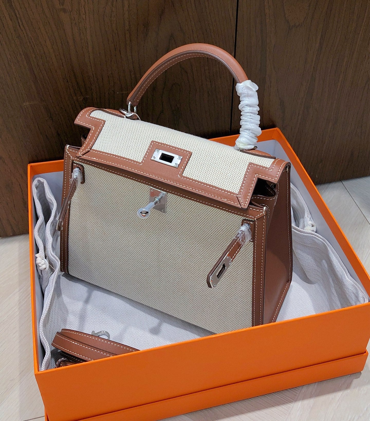 15RH119BDE Stylish leather bag