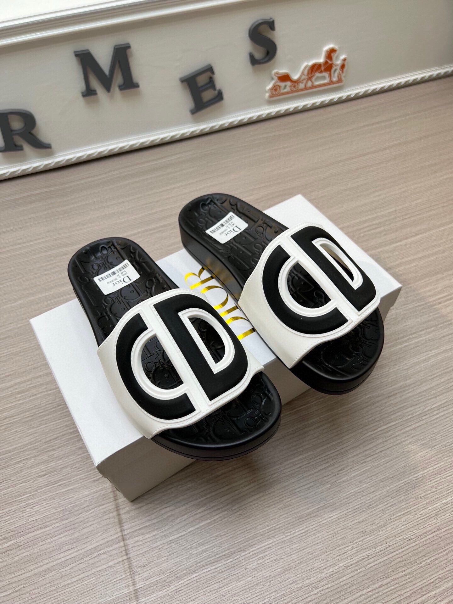 5LD213ZDE Stylish Slippers