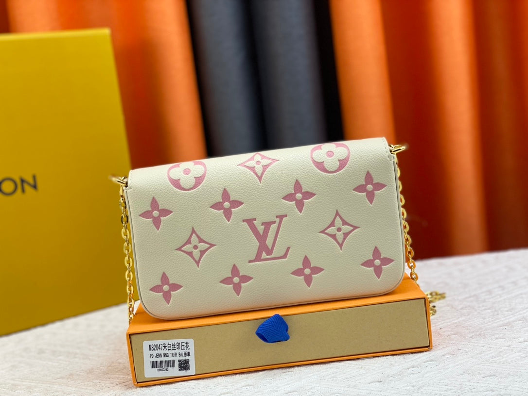 1XE173BDE Stylish leather bag 