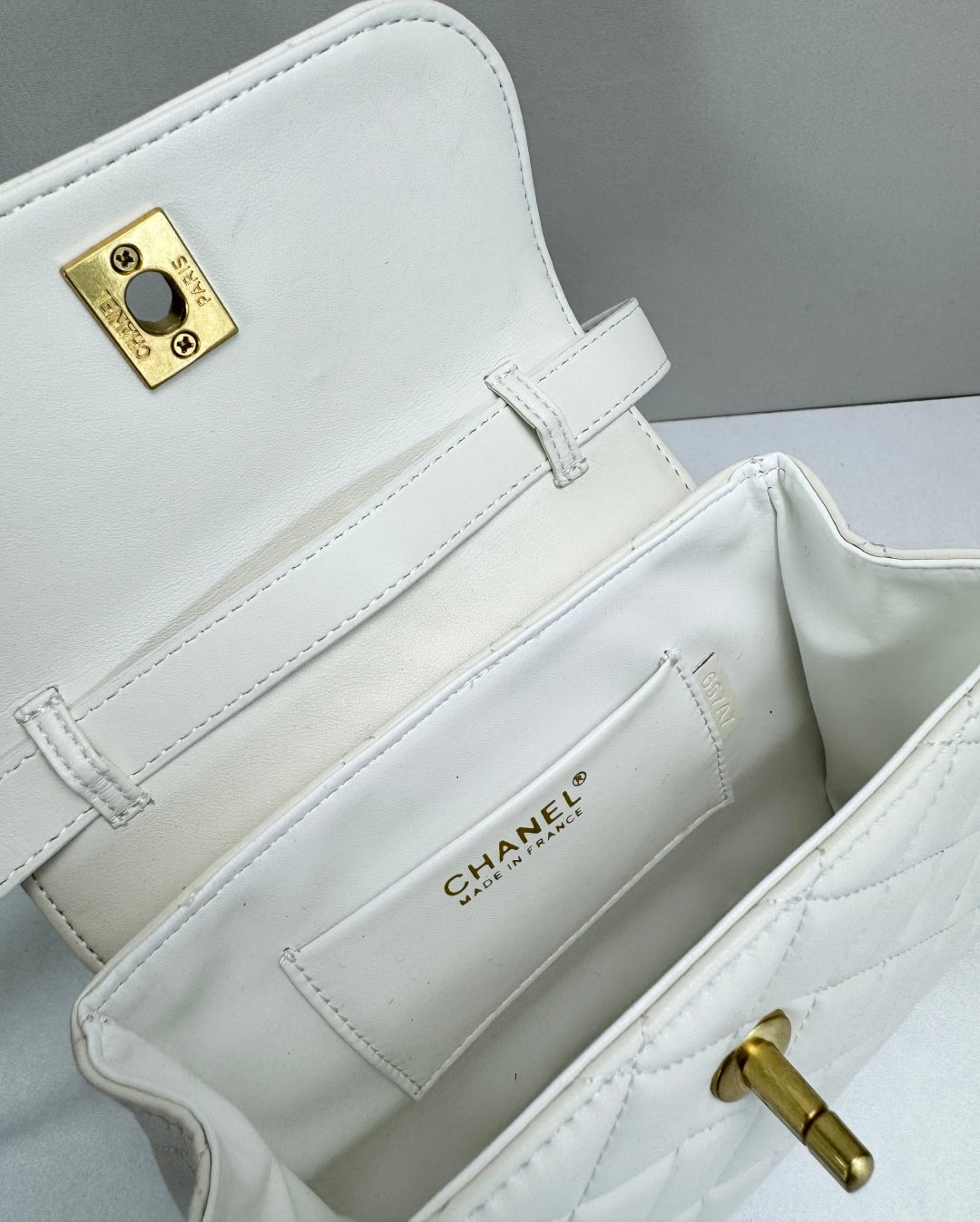 15RC63BDE Stylish leather bag