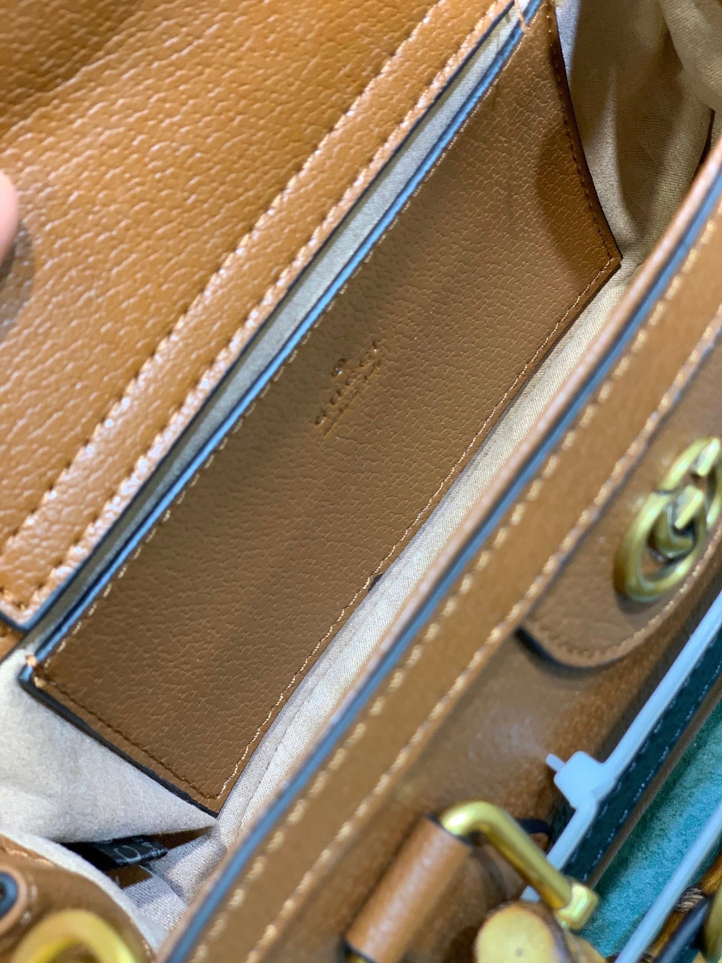 1XB114BDE Stylish leather bag 