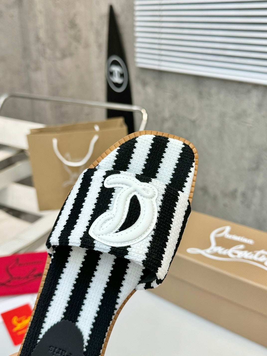 JXA10ZDE Stylish leather + knitted sandals