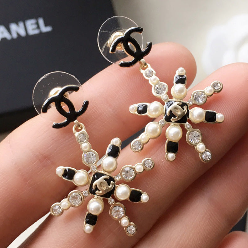 14C106EDE Stylish Earrings