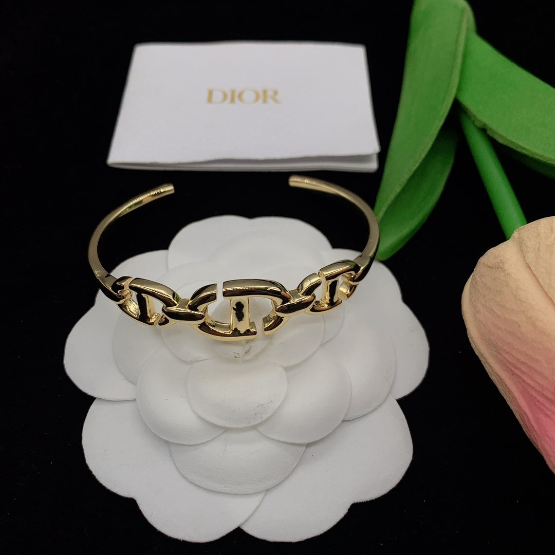 1YD465KDE Stylish Bracelets