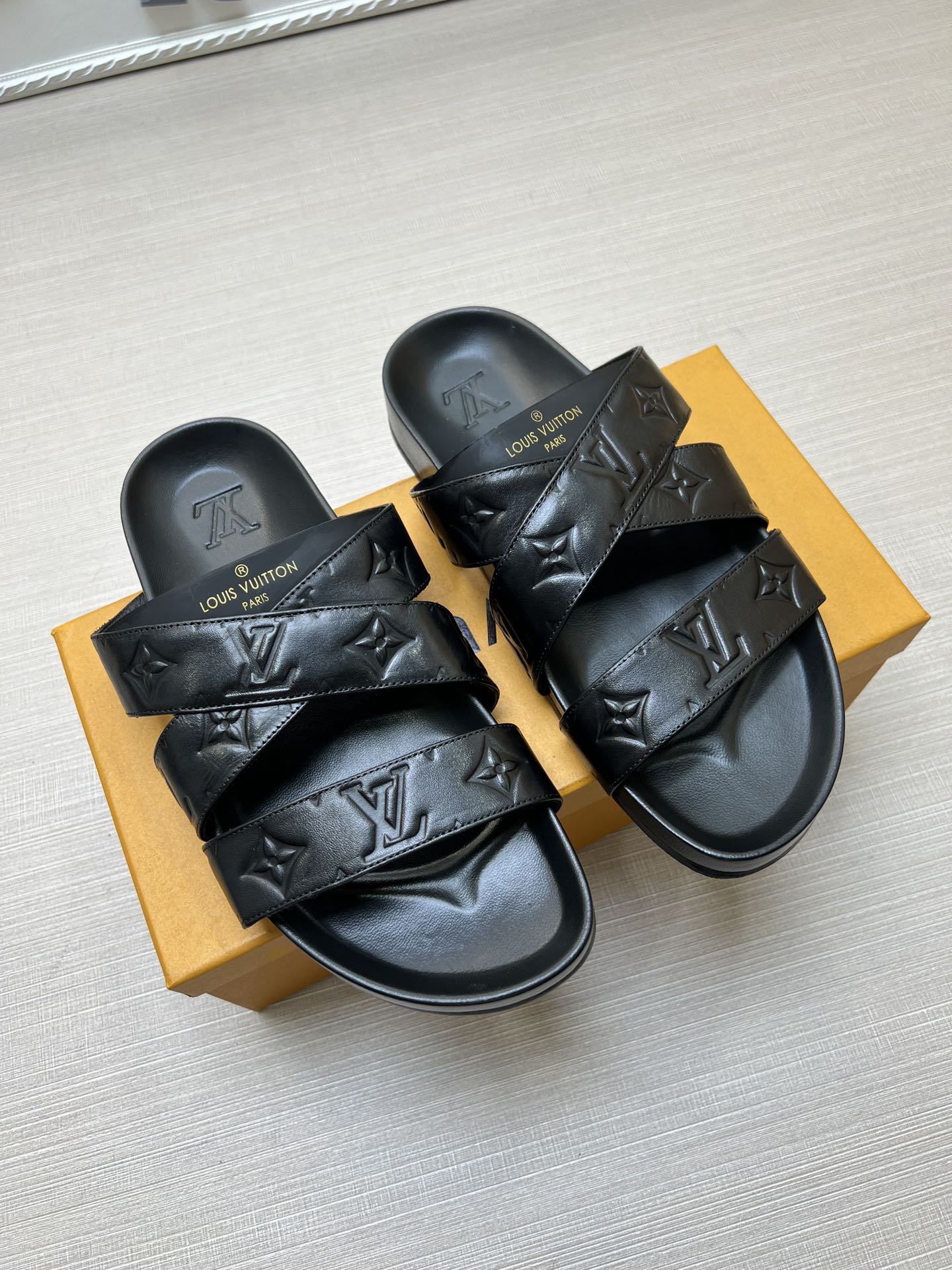 54E89ZDE Stylish slippers