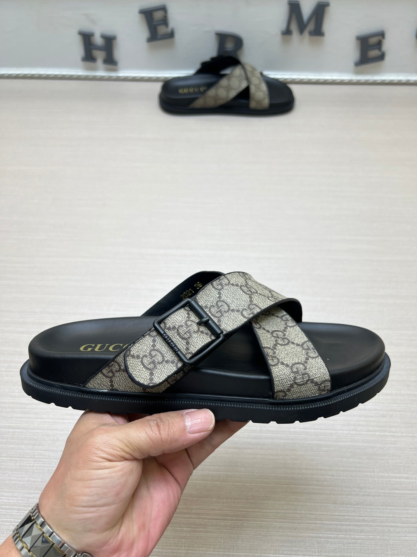 54B90ZDE Stylish slippers