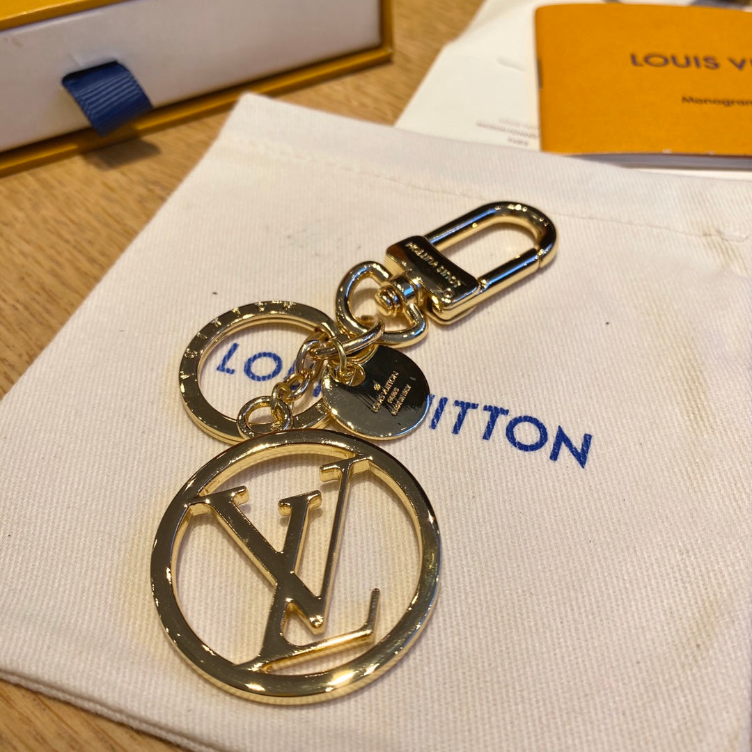 1E15ADE Stylish  Keychains