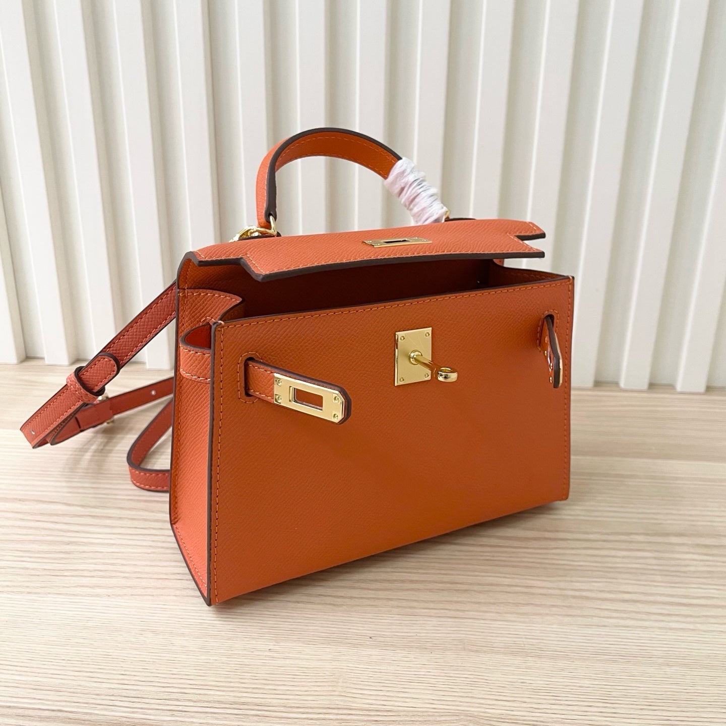 2WH26BDE Stylish leather bag