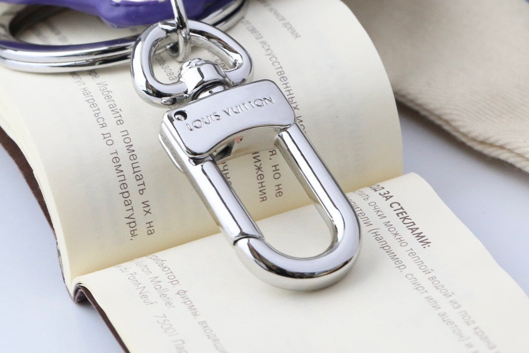 3RE25ADE Stylish key closure