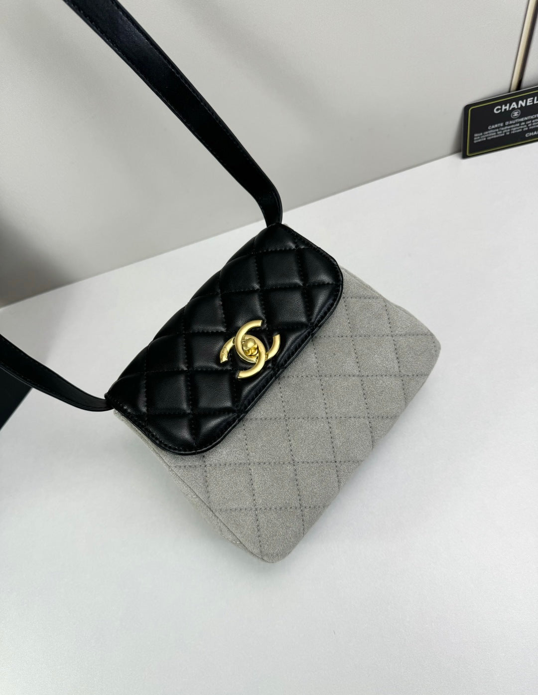15RC62BDE Stylish leather bag