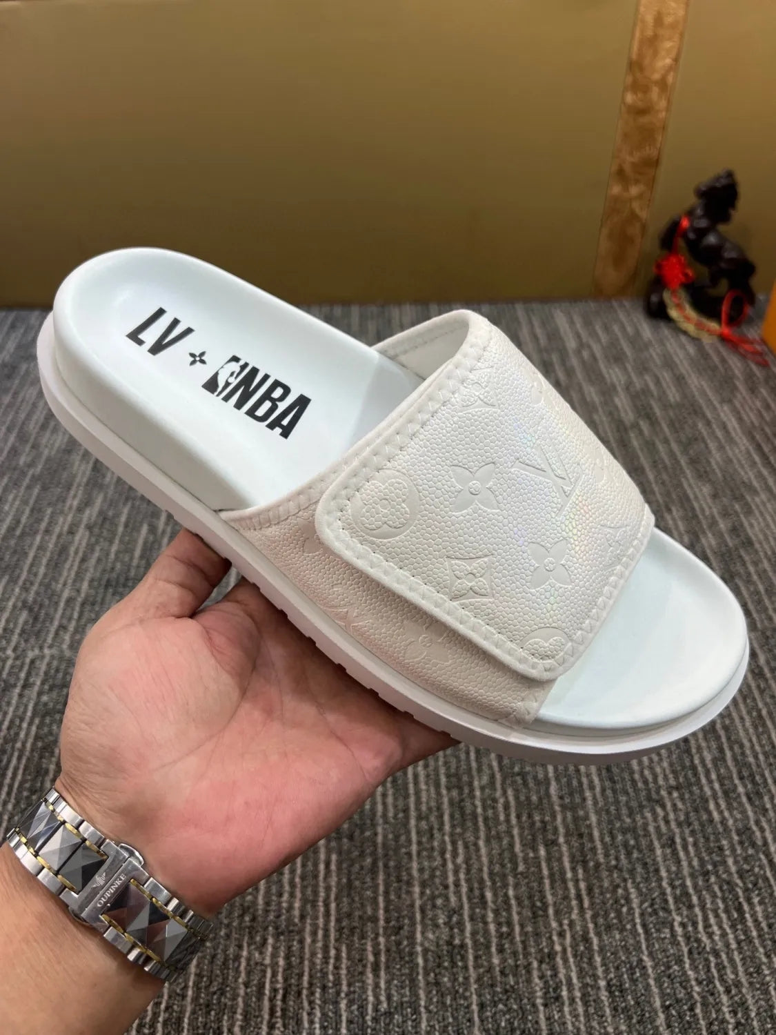 5YE47ZDE Stylish Slippers