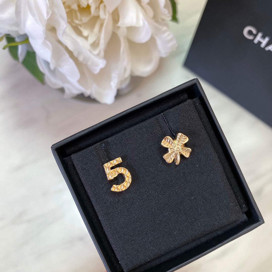 14C71EDE Stylish Earrings