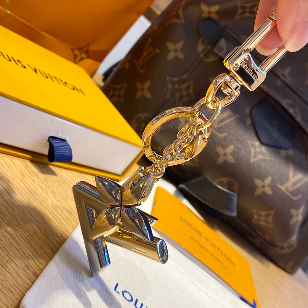 1E18ADE Stylish  Keychains