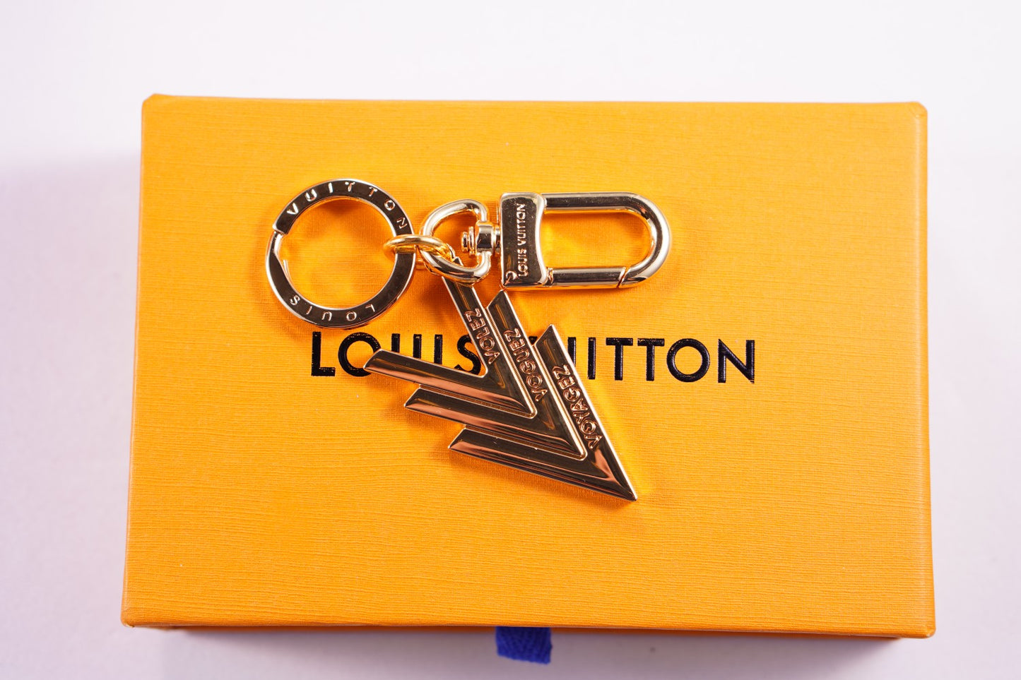 14E89ADE Stylish key closure