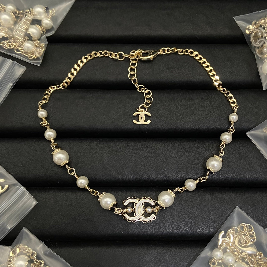 175RC29XDE Stylish Necklaces .