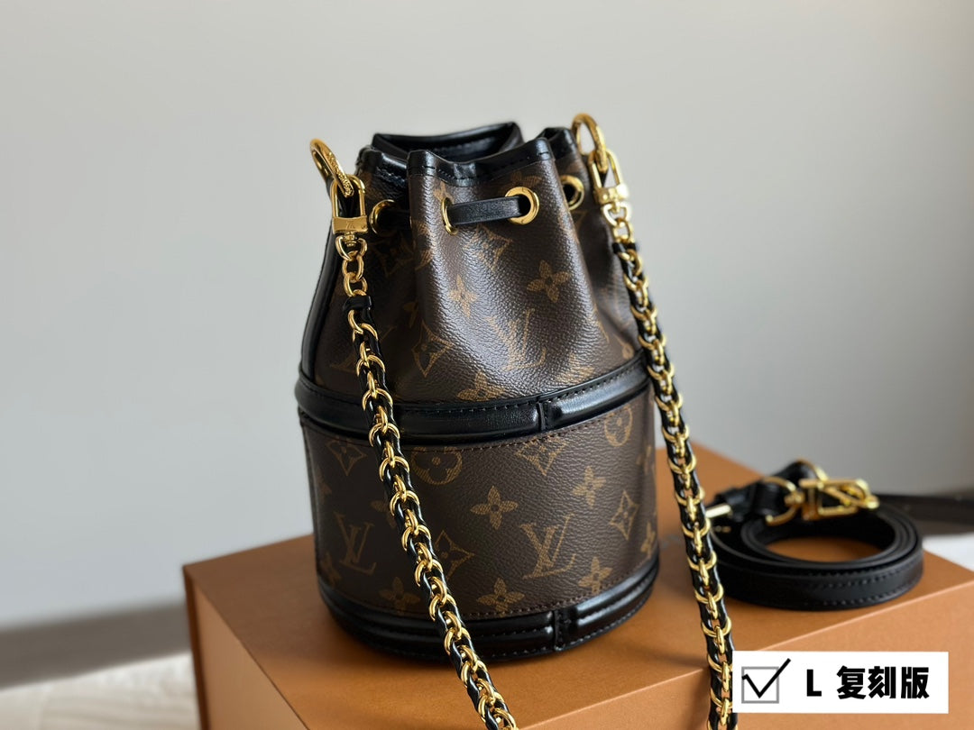 6XE215BDE Stylish leather bag 