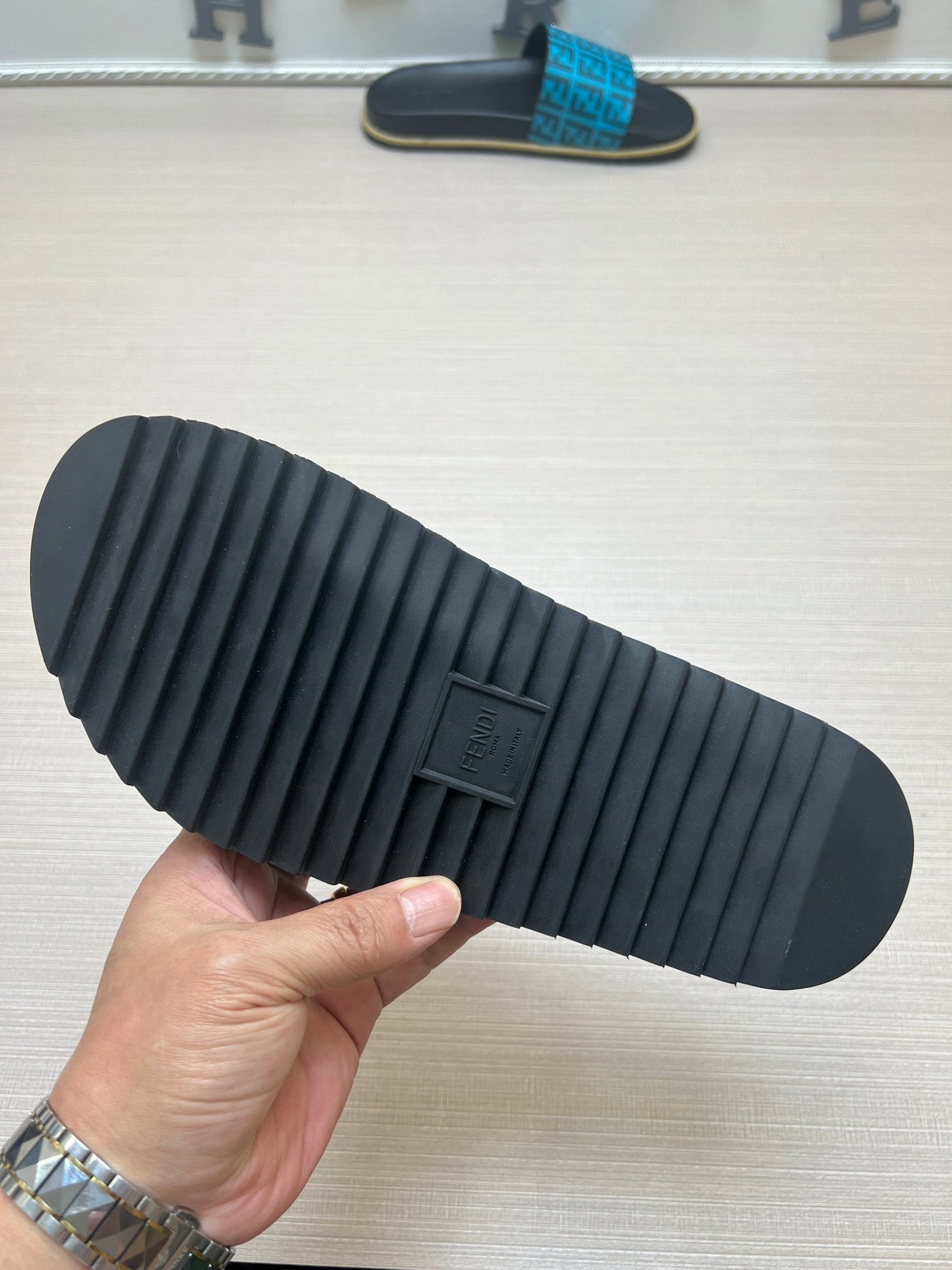 54F121ZDE Stylish slippers