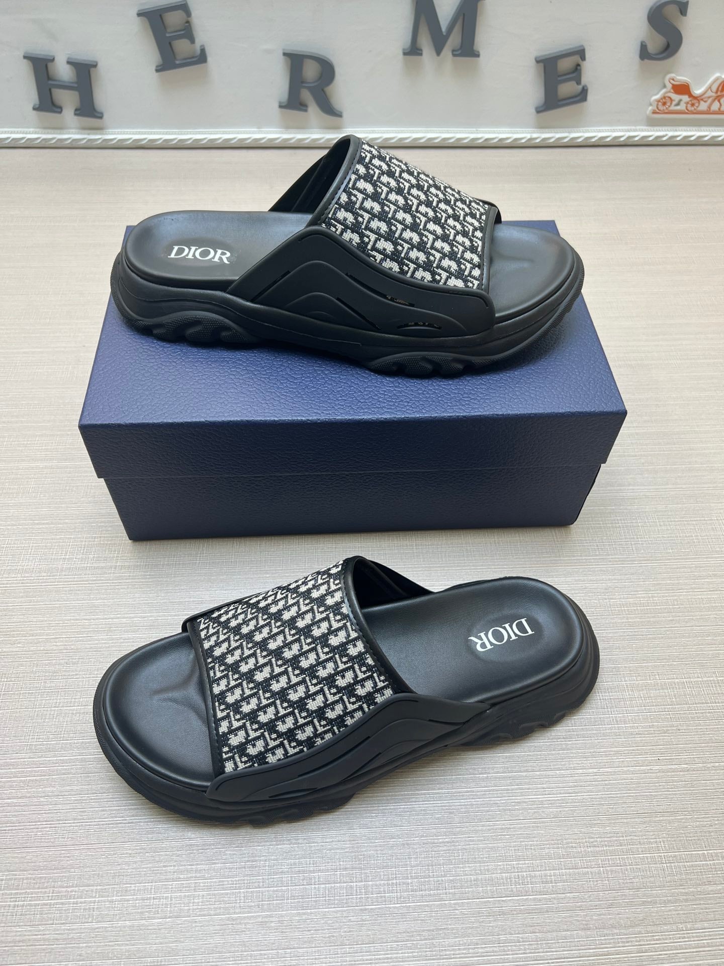 54D8ZDE Stylish slippers