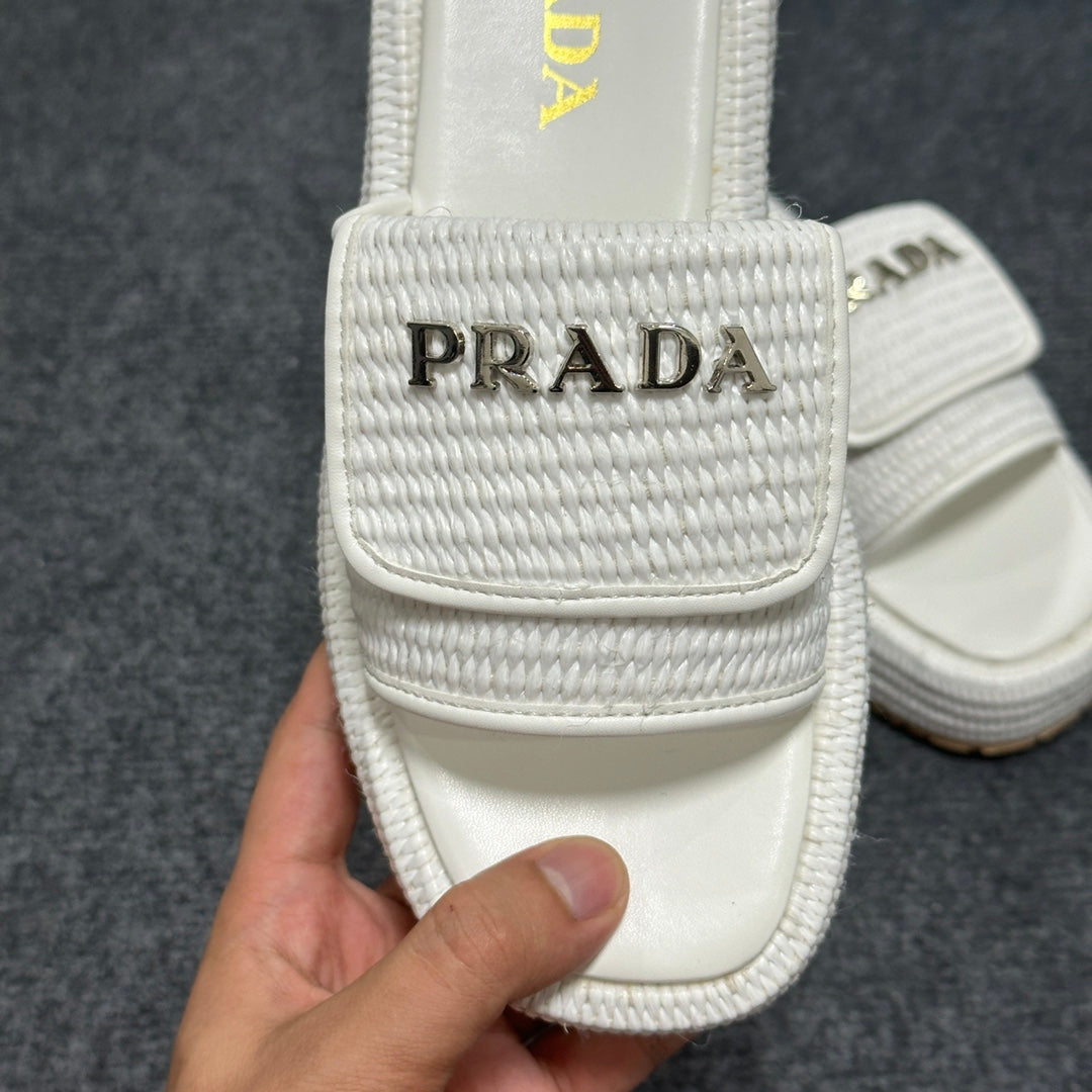 14PD24ZDE Stylish slippers