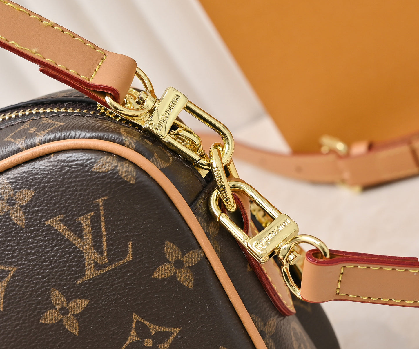 2WE7BDE Stylish leather bag