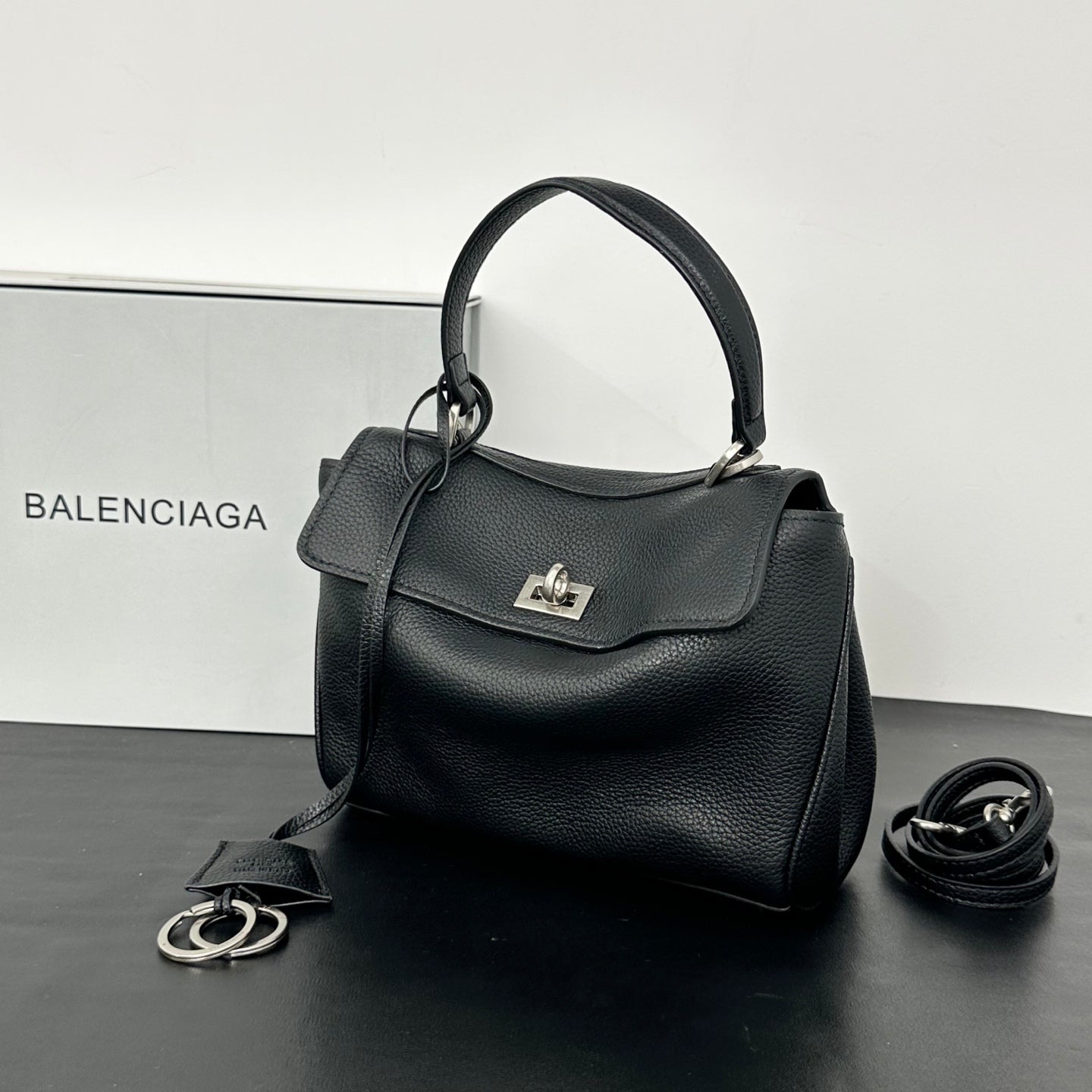 15XJ4BDE Stylish leather bag