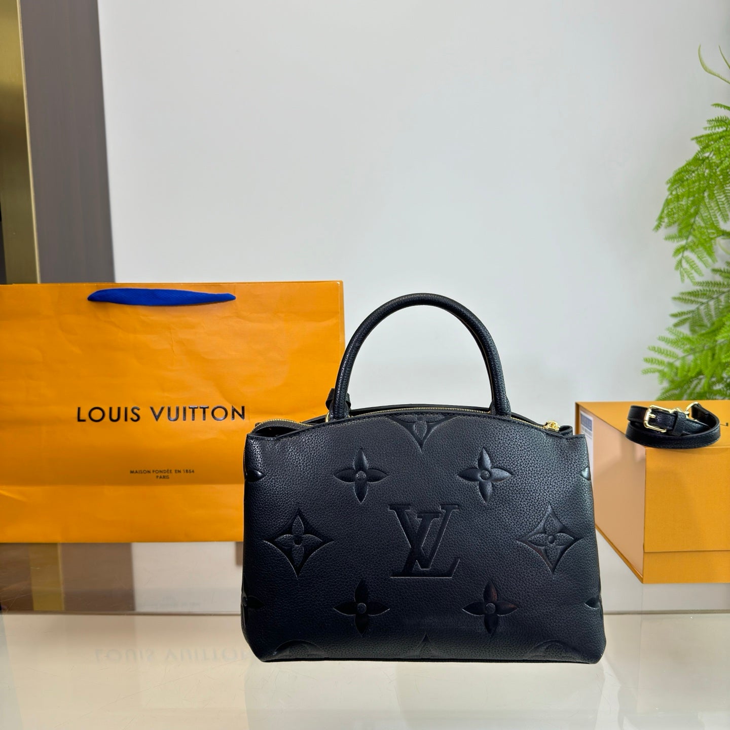 6EX15BDE Stylish leather bag