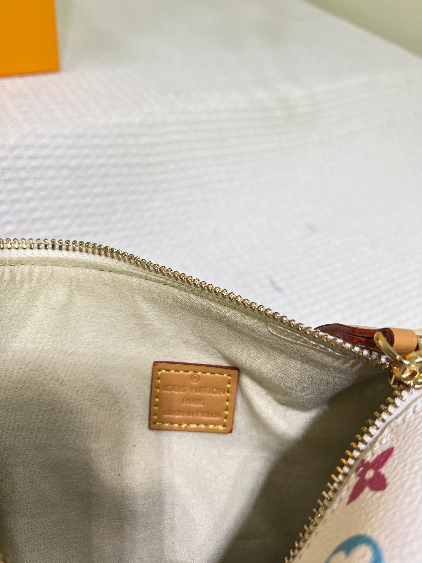 155NE18BDE Stylish leather bag