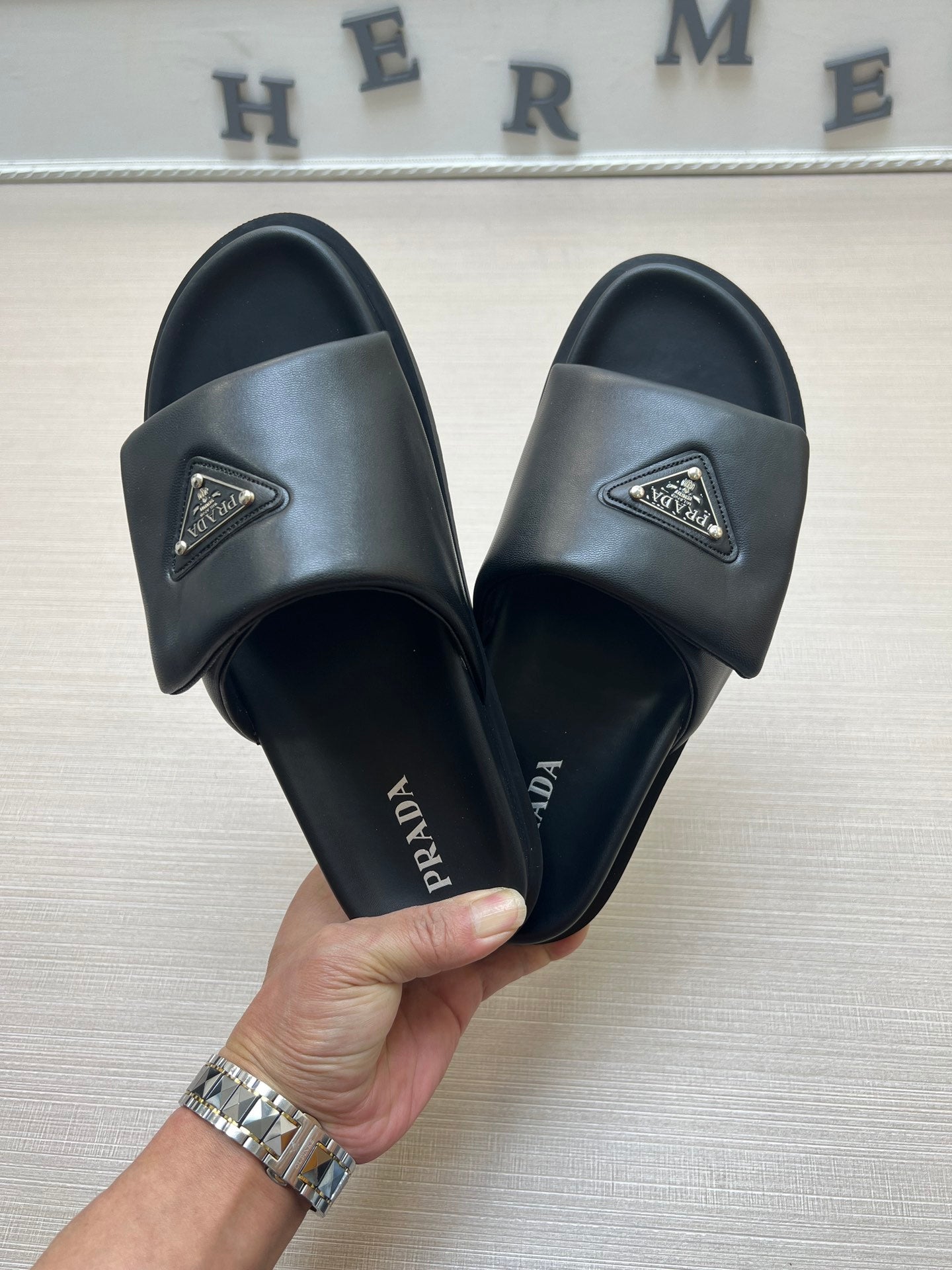 54PD4ZDE Stylish slippers