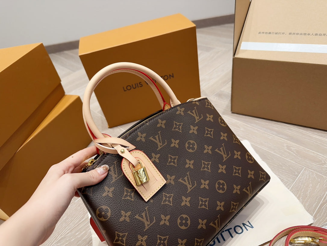 6XE196BDE Stylish leather bag 